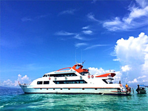 Luxury Boat to PP Maya Bamboo Island